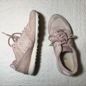❤️ New Balance 696 sneakers dusty pastel pink size 6.5 women’s